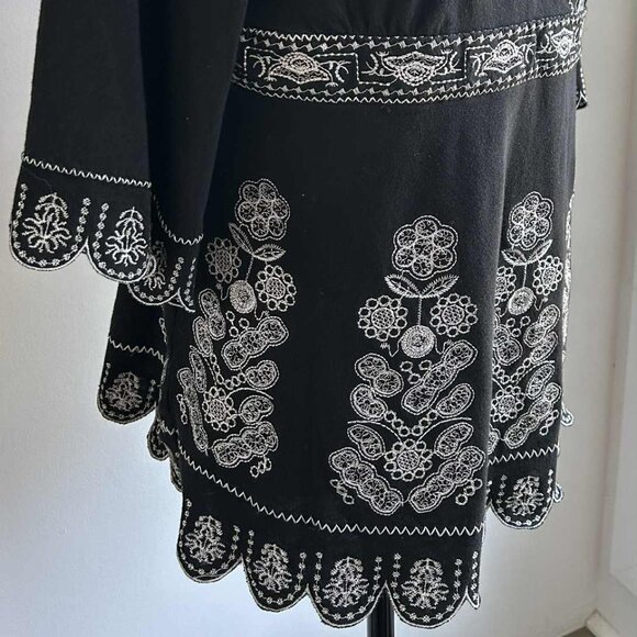BCBGMAXAZRIA Black Embroidered Cotton V-Neck Tunic with Scalloped Hem – US XL - Picture 2 of 10